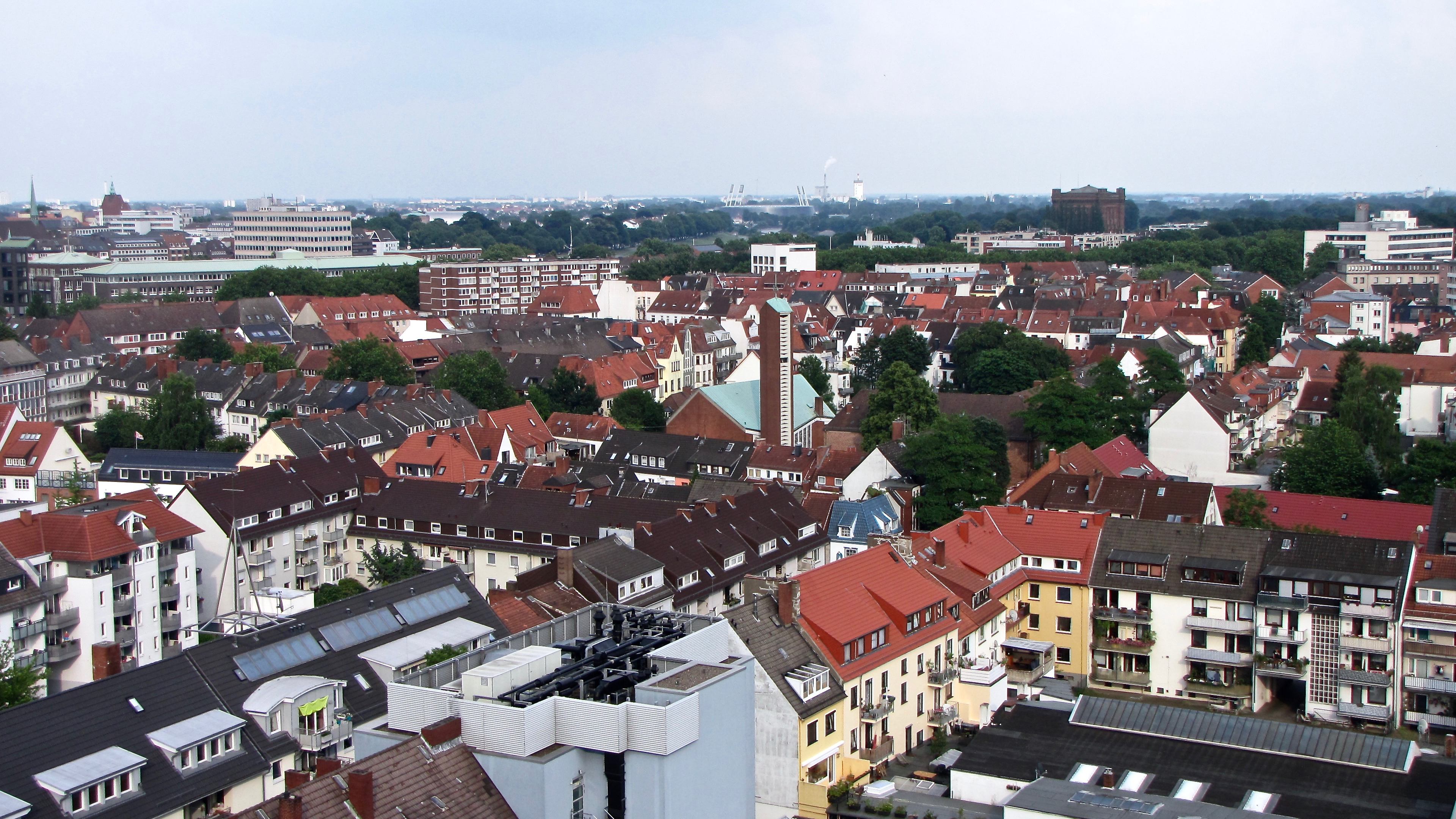 Blick von der Hochschule Bremen über die Dächer der Neustadt